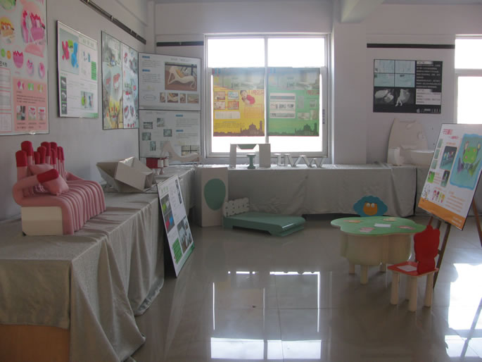 我集团2008级产品艺术设计专业学生举办家具设计展 我集团2008级产品艺术设计专业学生举办家具设计展