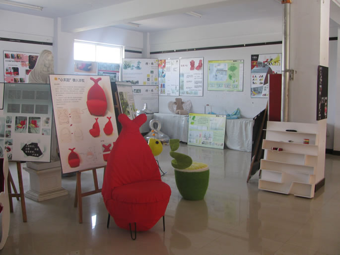 我集团2008级产品艺术设计专业学生举办家具设计展 我集团2008级产品艺术设计专业学生举办家具设计展