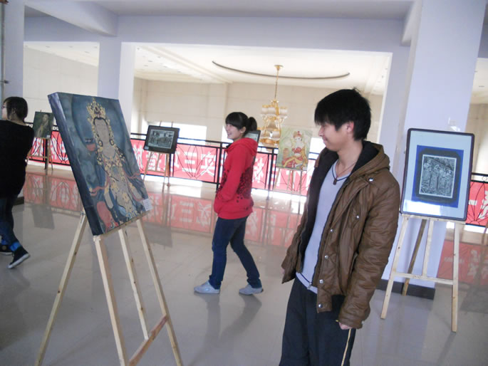 我集团成功举办壁画、漆画、版画学生作品展 我集团成功举办壁画、漆画、版画学生作品展