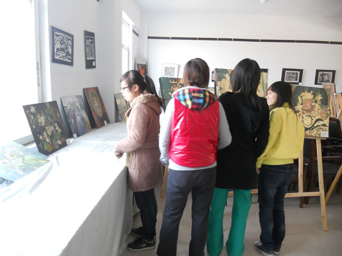 我集团成功举办壁画、漆画、版画学生作品展 我集团成功举办壁画、漆画、版画学生作品展