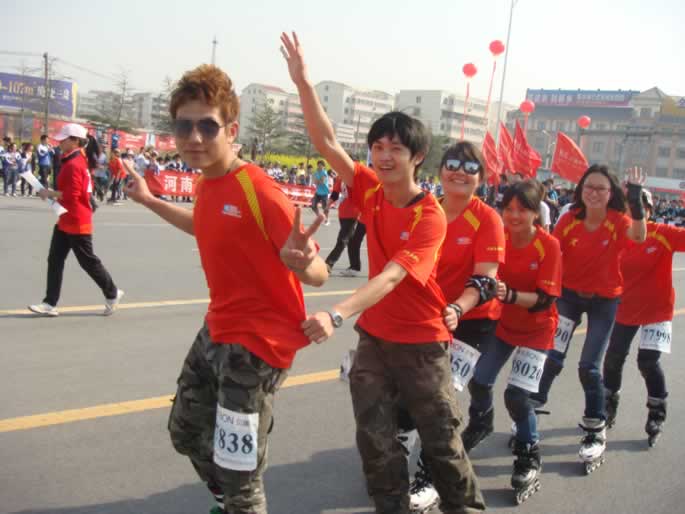 服务无声 精彩无限——我集团志愿者参加第六届郑开马拉松大赛服务工作 服务无声 精彩无限——我集团志愿者参加第六届郑开马拉松大赛服务工作