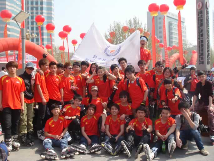 服务无声 精彩无限——我集团志愿者参加第六届郑开马拉松大赛服务工作 服务无声 精彩无限——我集团志愿者参加第六届郑开马拉松大赛服务工作