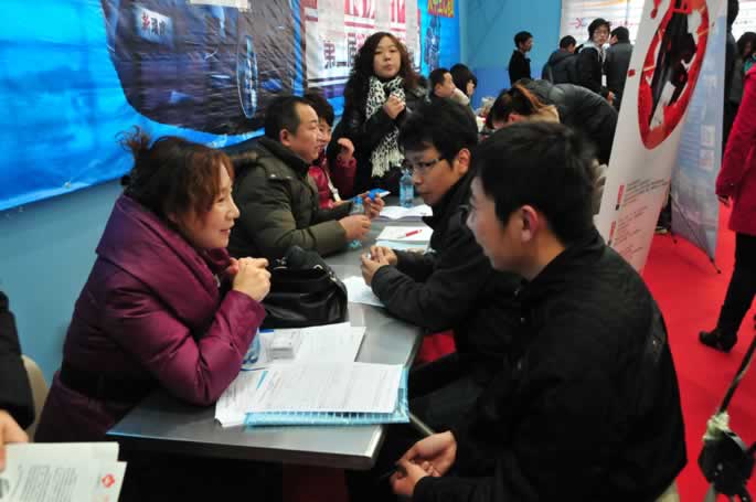 我集团毕业生参加郑州轻工业学院2011届毕业生供需见面会 我集团毕业生参加郑州轻工业学院2011届毕业生供需见面会