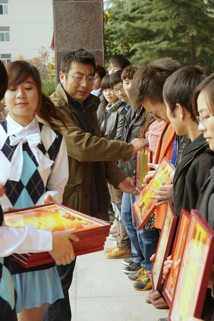 我集团2010--2011学年评优奖先大会隆重举行 我集团2010--2011学年评优奖先大会隆重举行