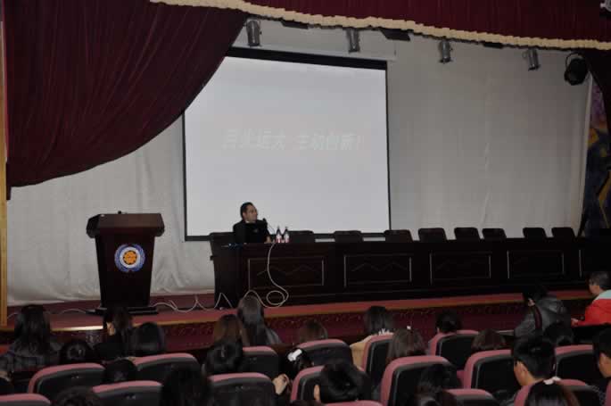 中原著名品牌策划师杨旭老师来我集团讲座 中原著名品牌策划师杨旭老师来我集团讲座