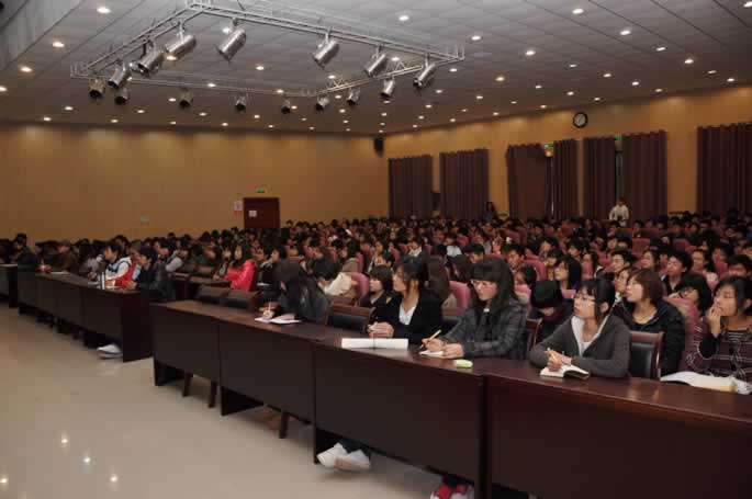 中原著名品牌策划师杨旭老师来我集团讲座 中原著名品牌策划师杨旭老师来我集团讲座