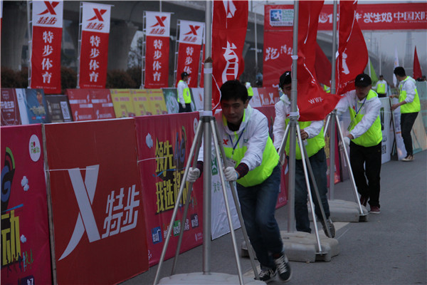跑·得劲 ,志·青春 ------我集团志愿者参加第九届郑开国际马拉松赛服务工作 跑·得劲 ,志·青春 ------我集团志愿者参加第九届郑开国际马拉松赛服务工作