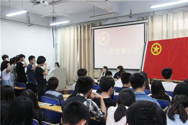 传递青春梦想,凝聚青春力量 —我集团组织纪念“五四运动”入团宣誓仪式 传递青春梦想,凝聚青春力量 —我集团组织纪念“五四运动”入团宣誓仪式