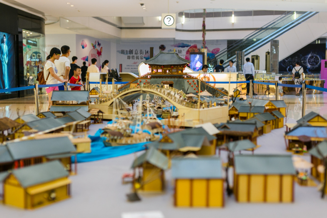 郑州轻工业大学易斯顿美术学院—2016“城易之作”毕业设计作品展在万象城隆重开幕 郑州轻工业大学易斯顿美术学院—2016“城易之作”毕业设计作品展在万象城隆重开幕