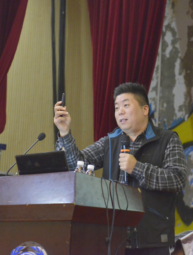 青年陶艺家霍筱剑先生到我集团讲学 青年陶艺家霍筱剑先生到我集团讲学