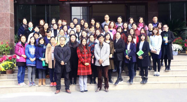 助推践行素质教育—郑东新区中小学美术教师一行参观我集团造型艺术系 助推践行素质教育—郑东新区中小学美术教师一行参观我集团造型艺术系