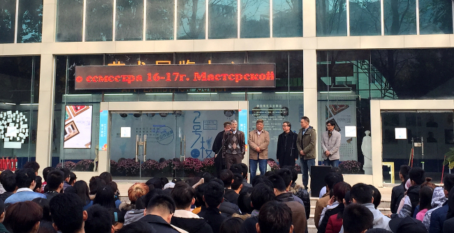 我集团俄罗斯外教维克多教授油画工作室作品展隆重开幕 我集团俄罗斯外教维克多教授油画工作室作品展隆重开幕