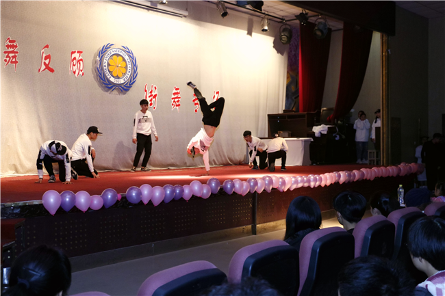 艺术团街舞队举办专场演出 艺术团街舞队举办专场演出