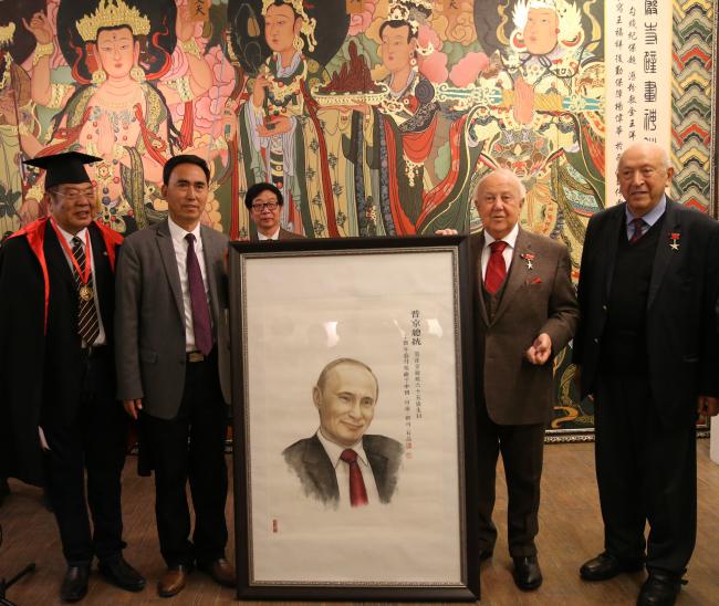 “大美无疆”中俄教师美术作品联展在俄罗斯艺术科学院隆重开幕 “大美无疆”中俄教师美术作品联展在俄罗斯艺术科学院隆重开幕