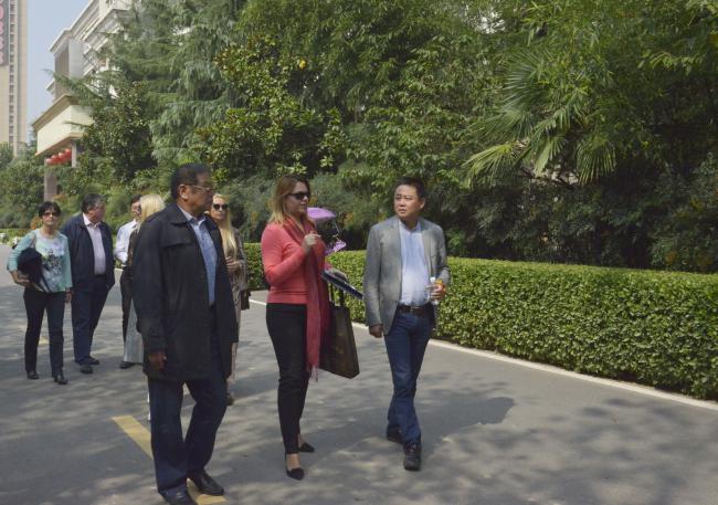 罗马尼亚考察团一行对我集团进行友好访问 罗马尼亚考察团一行对我集团进行友好访问