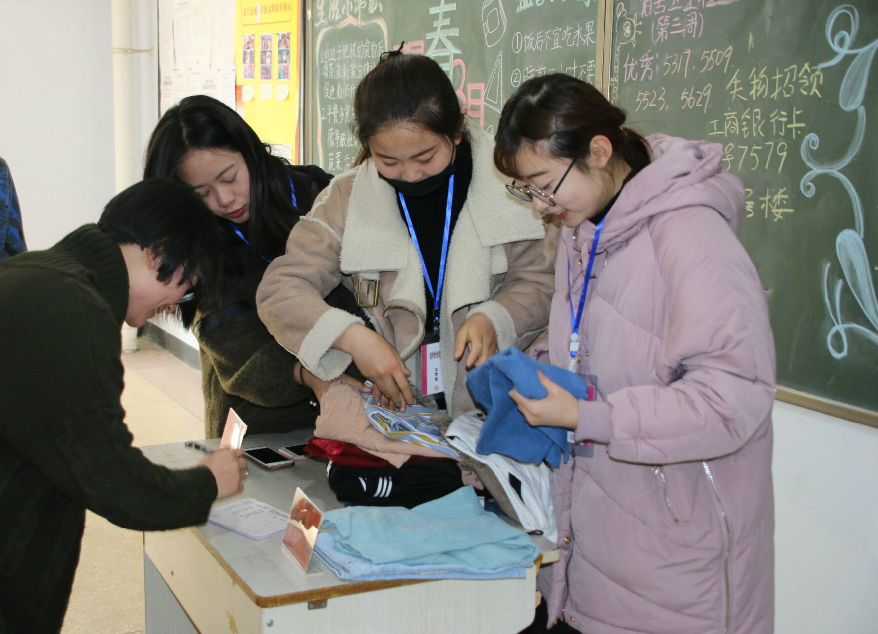 阳光公益行 传递正能量 让雷锋精神无处不在 阳光公益行 传递正能量 让雷锋精神无处不在