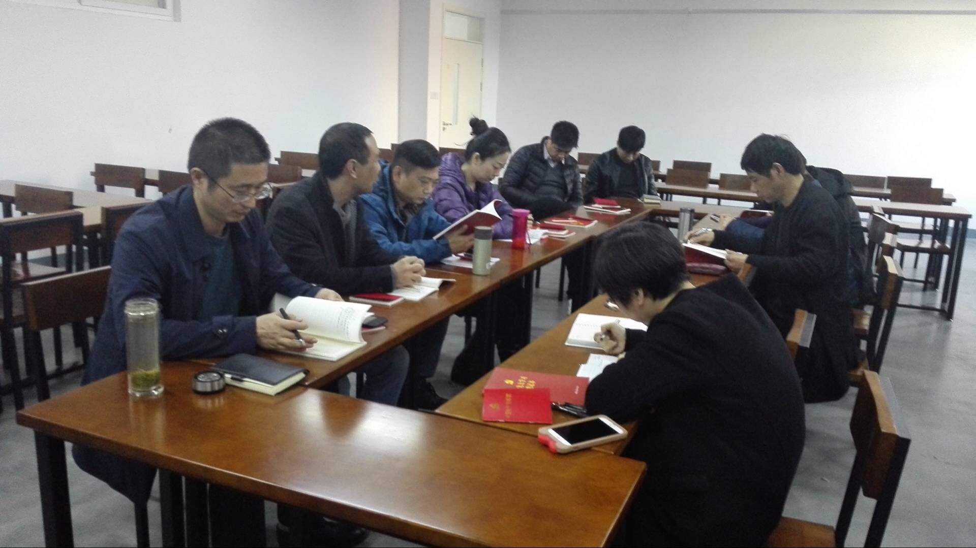 深入学习贯彻党的十九大精神 ——教工第三党小组专题学习讨论 深入学习贯彻党的十九大精神 ——教工第三党小组专题学习讨论