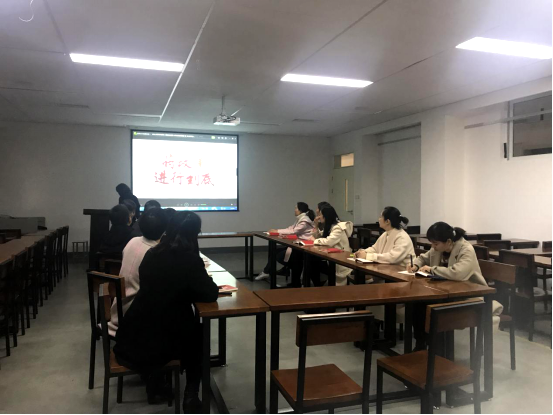 我集团全体党员教师深入学习贯彻党的十九大精神——重温入党誓词 我集团全体党员教师深入学习贯彻党的十九大精神——重温入党誓词