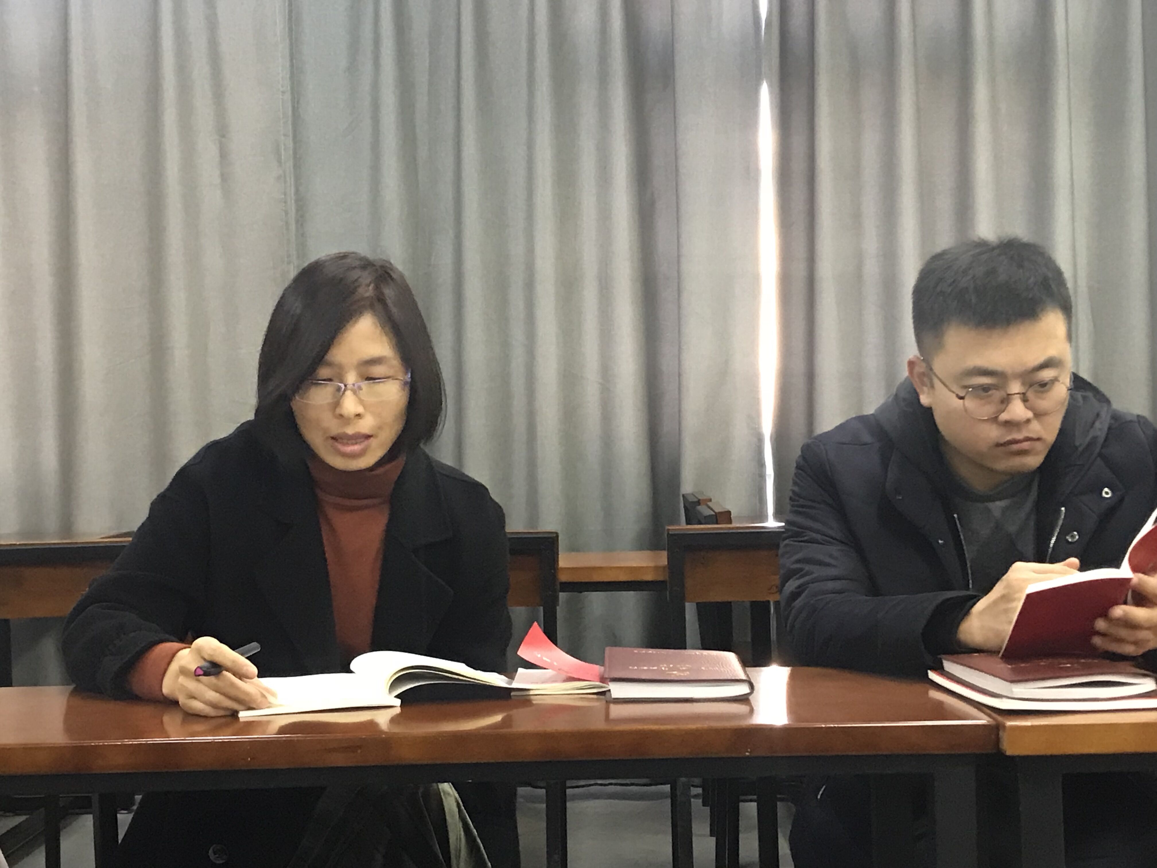 我集团全体党员教师深入学习贯彻党的十九大精神——重温入党誓词 我集团全体党员教师深入学习贯彻党的十九大精神——重温入党誓词