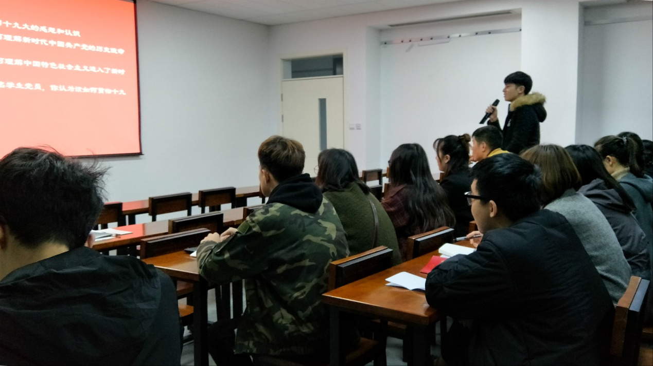 重温誓词 学思践悟 ——学生第五党支部第三党小组学习教育活动纪实 重温誓词 学思践悟 ——学生第五党支部第三党小组学习教育活动纪实