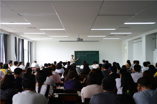 “艺术研究”名师讲堂第一讲:侯样祥教授——艺术学研究与论文写作 “艺术研究”名师讲堂第一讲:侯样祥教授——艺术学研究与论文写作