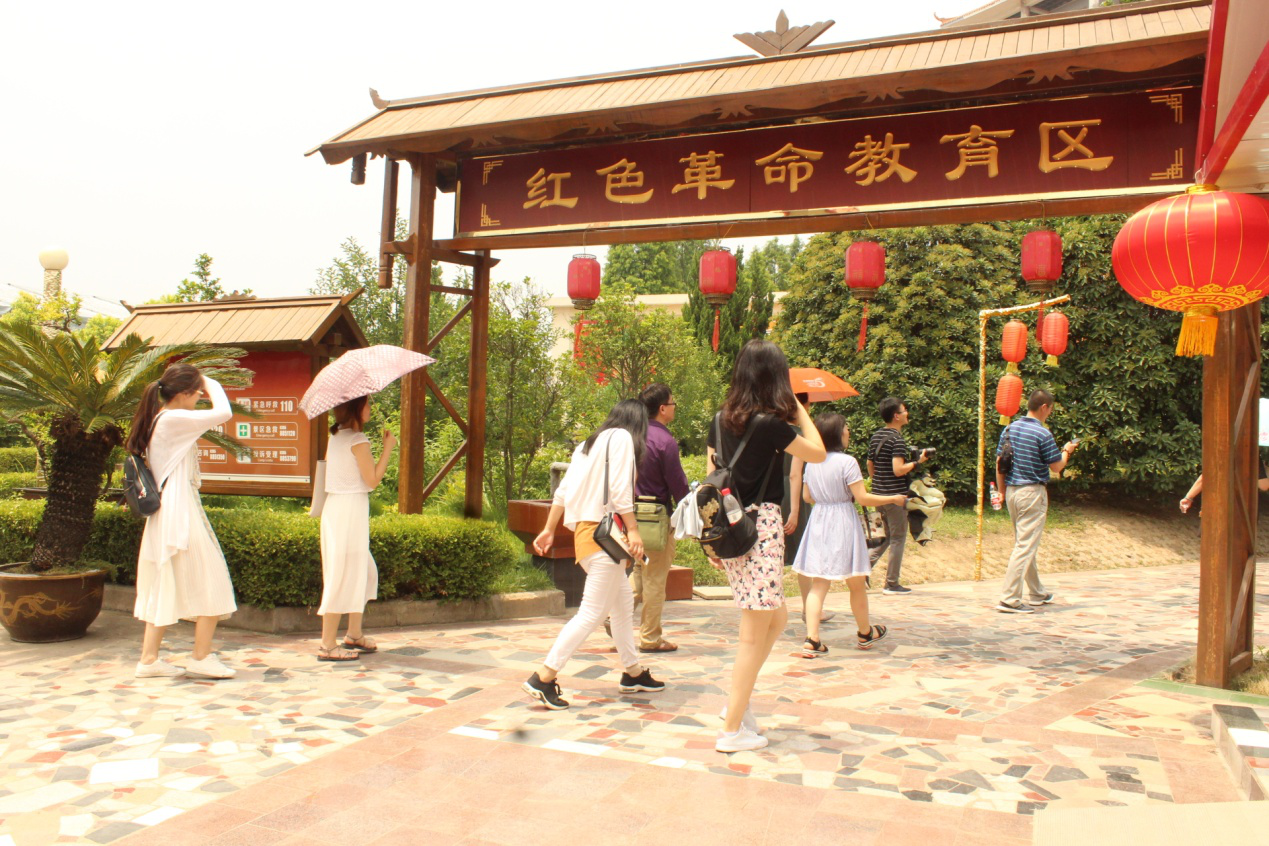 不忘初心、牢记使命 ——我集团教工党员赴南街村参观学习 不忘初心、牢记使命 ——我集团教工党员赴南街村参观学习