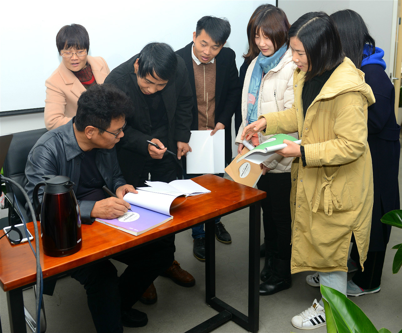 教育部高等学校设计学类专业教学指导委员会副主任林家阳教授 到我集团指导讲学 教育部高等学校设计学类专业教学指导委员会副主任林家阳教授 到我集团指导讲学