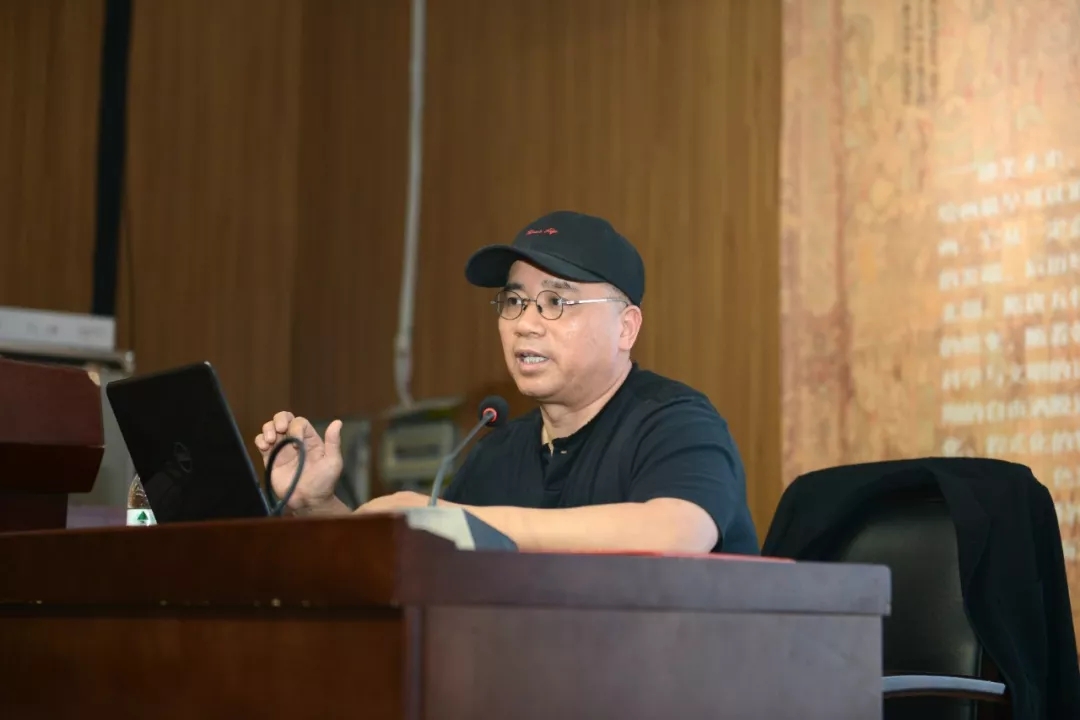 中央美术学院王颖生教授到我集团讲学并受聘教授 中央美术学院王颖生教授到我集团讲学并受聘教授
