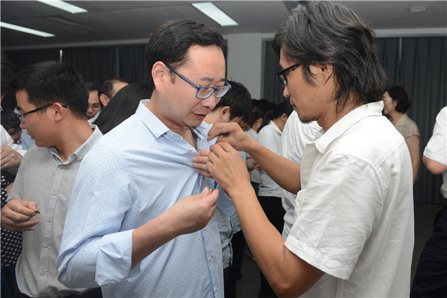 我集团党支部开展“佩党徽、亮身份、勇担当、做表率” 主题党日活动 我集团党支部开展“佩党徽、亮身份、勇担当、做表率” 主题党日活动