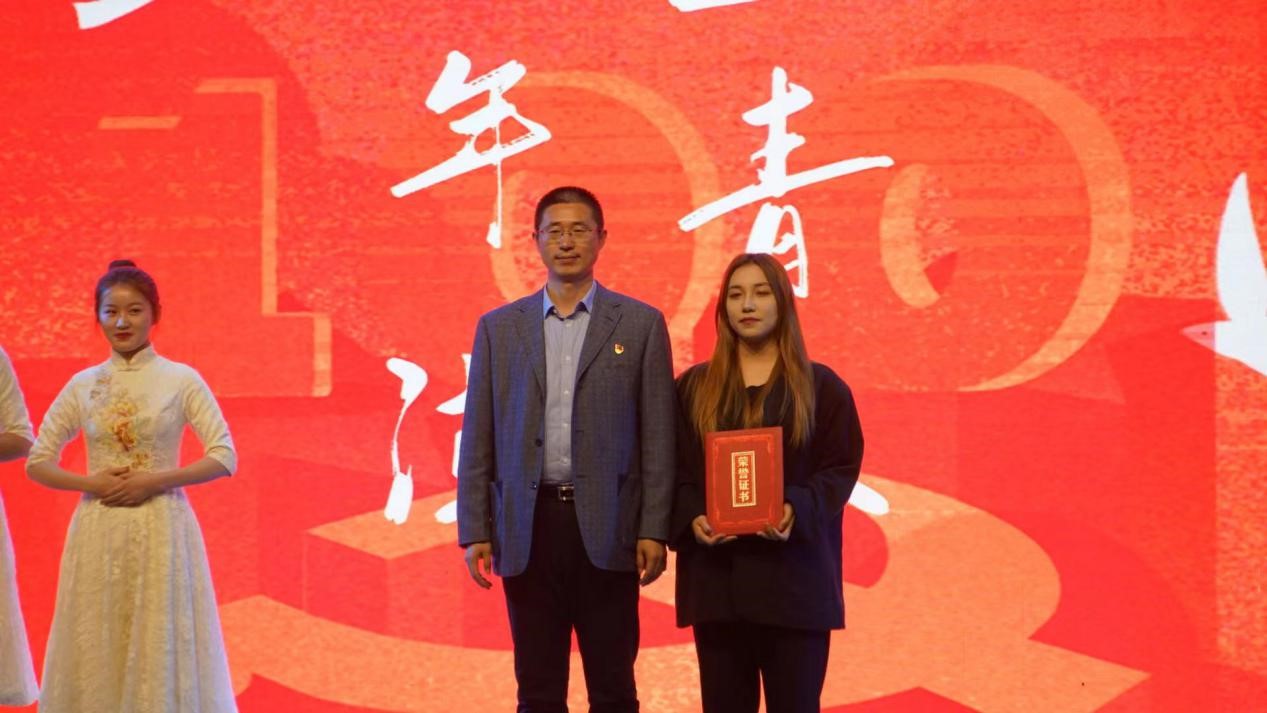 歌颂红色经典,传承红色精神——“百年潮·正青春”文艺汇演 歌颂红色经典,传承红色精神——“百年潮·正青春”文艺汇演