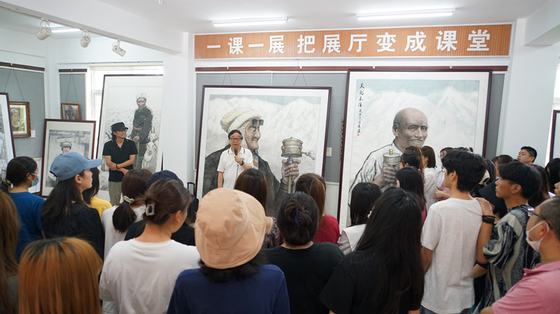 我集团常务副院长王彦发教授为师生作《水墨人物观摩及创作谈》主题讲座 我集团常务副院长王彦发教授为师生作《水墨人物观摩及创作谈》主题讲座