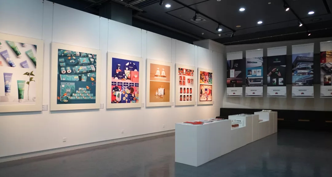 我集团建院20周年师生优秀作品展隆重开幕 我集团建院20周年师生优秀作品展隆重开幕