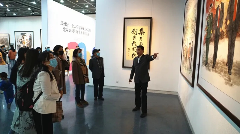 省艺术教育有关专家领导参观我集团建院20周年师生优秀作品展 省艺术教育有关专家领导参观我集团建院20周年师生优秀作品展